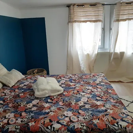 L'impasse Du Theatre, Grande Maison Familiale
